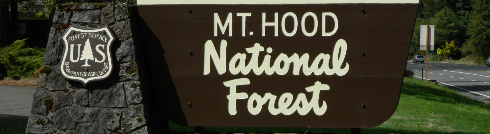 Zigzag Ranger Station Signage