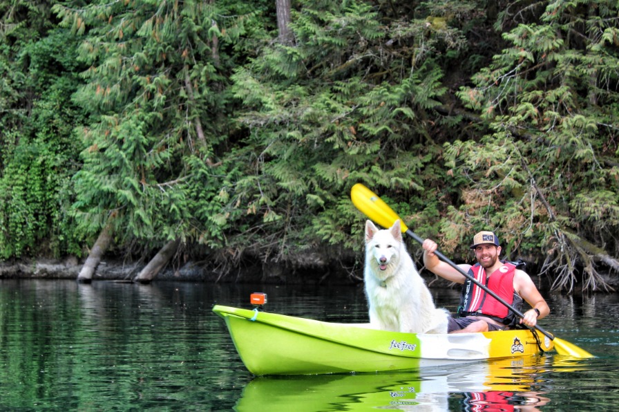 Kayaking on Estacada Lake