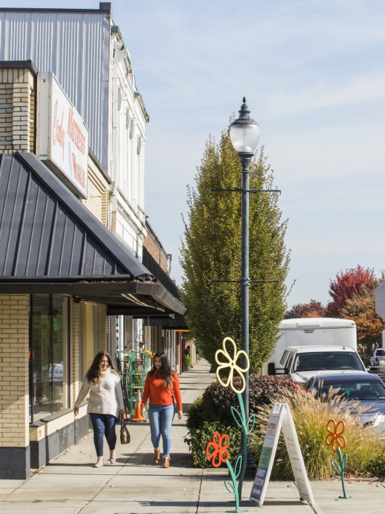 Women walking in Downtown Canby, Oregon
