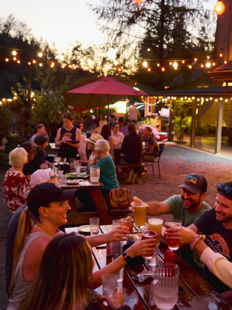 Outdoor dining at Skyway Bar & Grill in Zigzag, Oregon