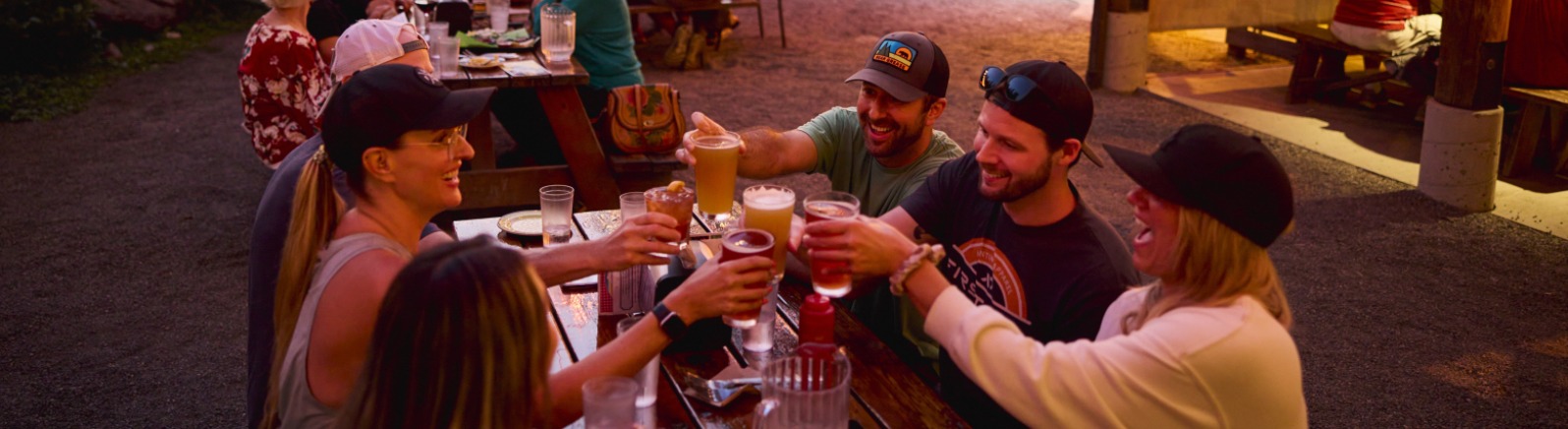 Outdoor dining at Skyway Bar & Grill in Zigzag, Oregon