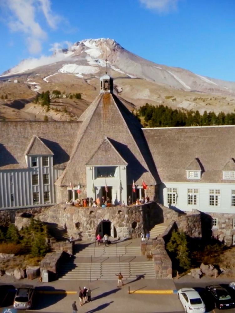 Historic lodge with mountain behind 