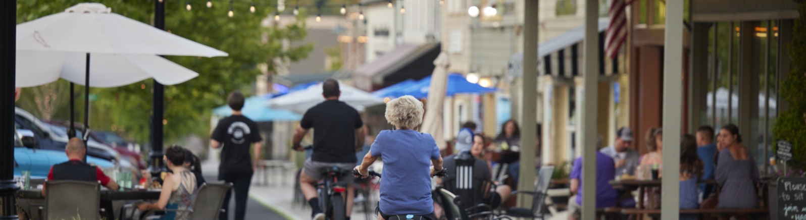 Pedestrians and cyclists on Historic Willamette in West Linn