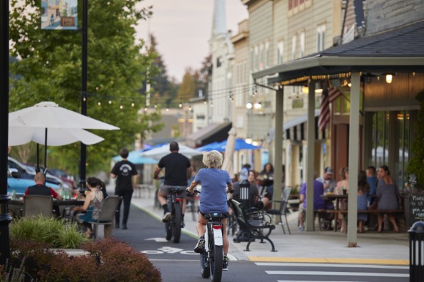 Pedestrians and cyclists on Historic Willamette in West Linn