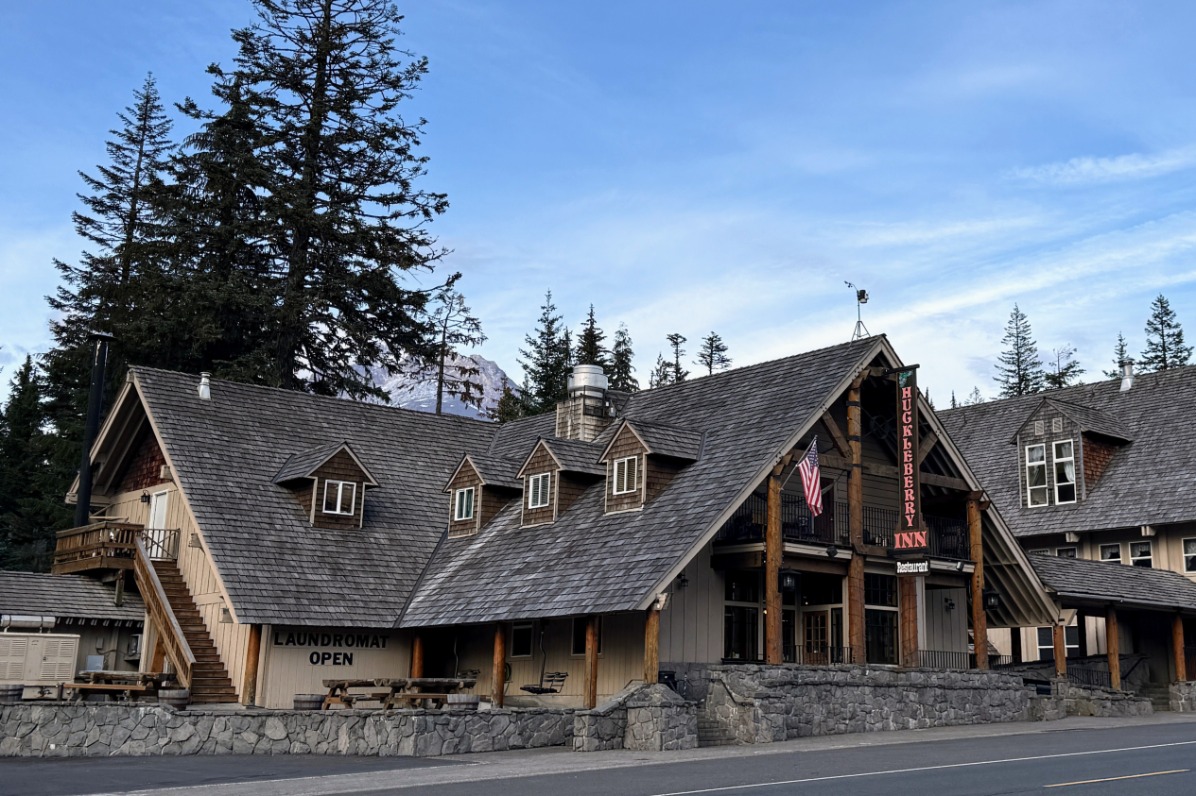 A lodge stands again blue sky with Mt. Hood in the back